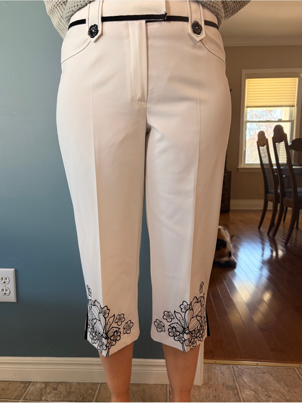 White Cropped Floral-Embroidered Capris